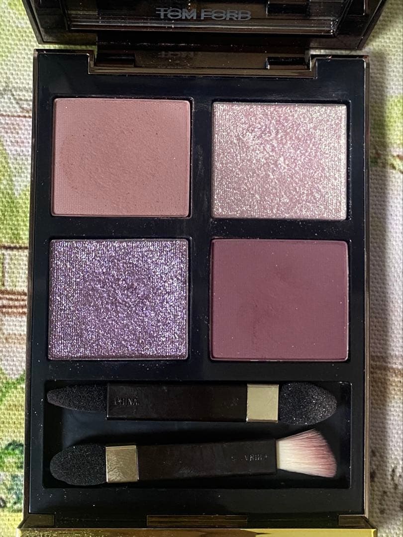 トムフォード　アイカラークォード　01S メタリックモーブ