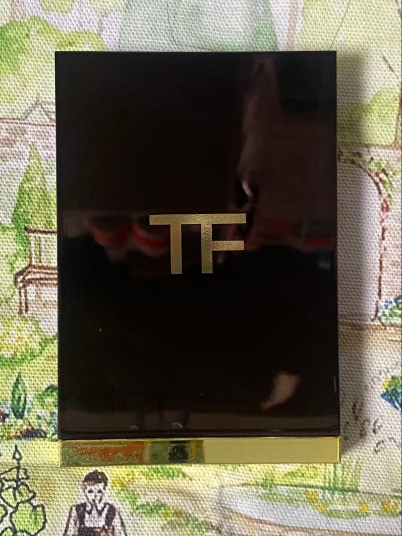 トムフォード　アイカラークォード　01S メタリックモーブ