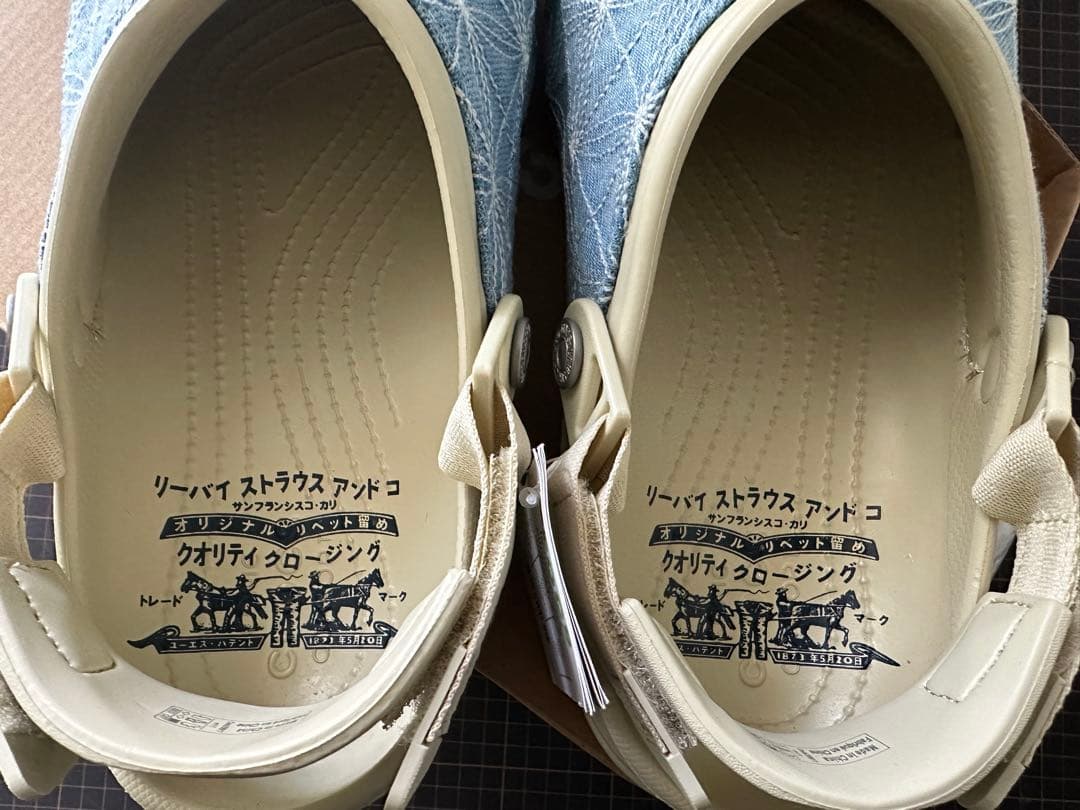 LEVI’S x crocs allterrainclog US11 DENIM