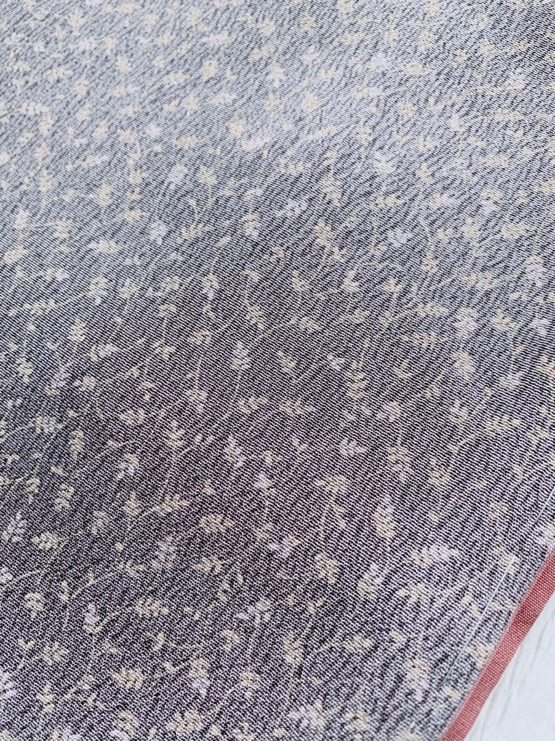 【未使用　しつけ糸付き】　正絹　小紋　リバティ風小花柄　ペールラベンダー