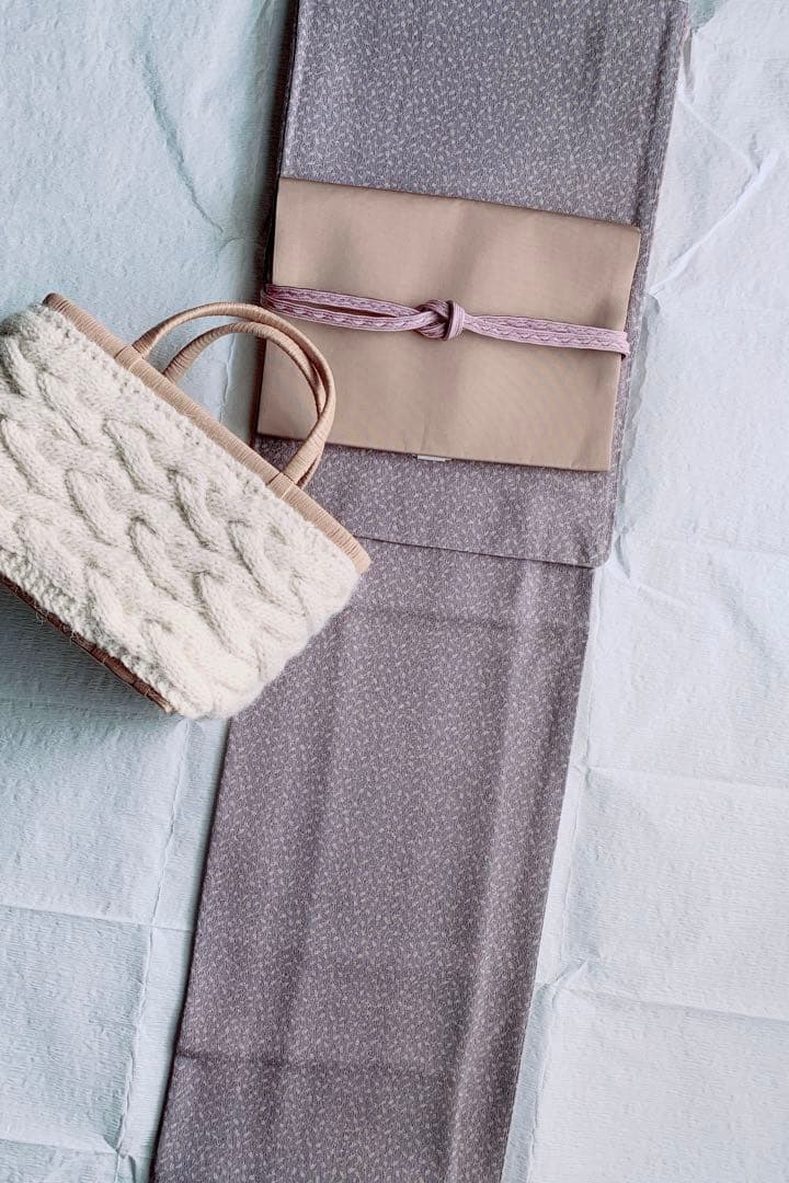 【未使用　しつけ糸付き】　正絹　小紋　リバティ風小花柄　ペールラベンダー