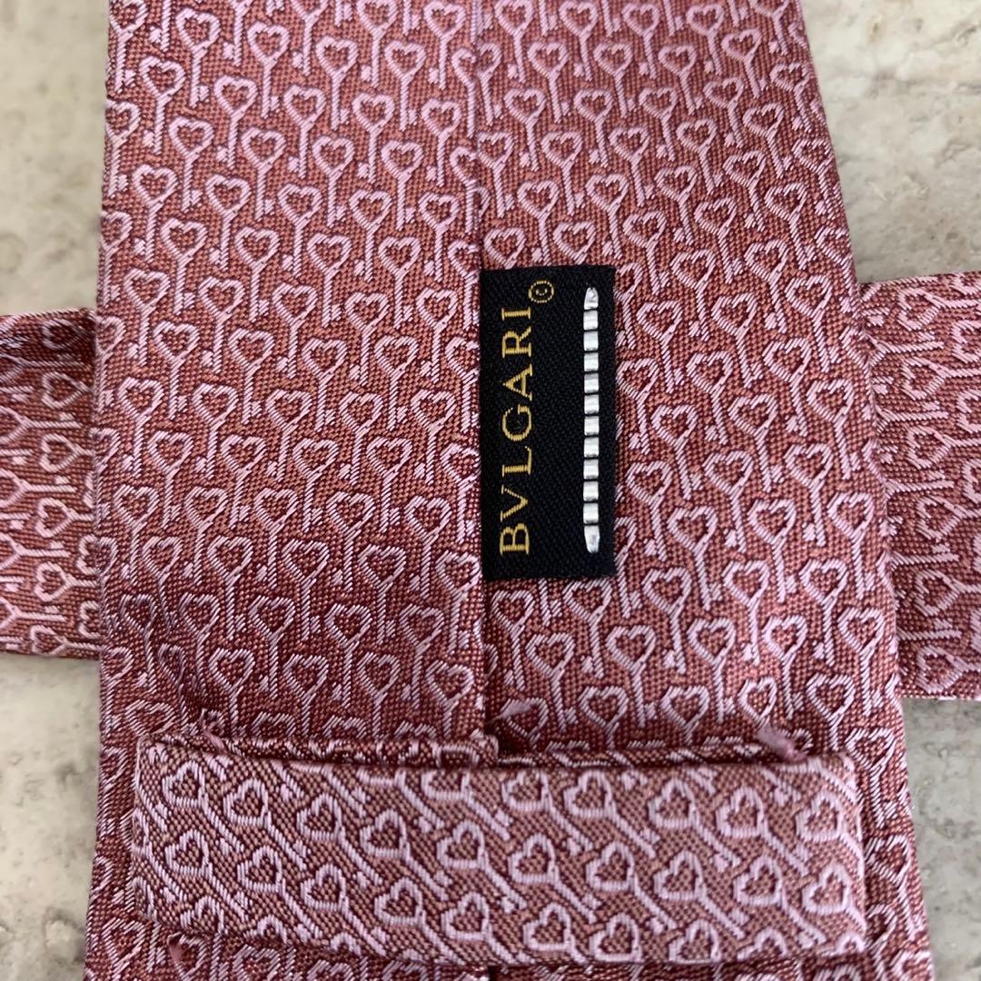 N111 新品未使用 ブルガリ セッテピエゲ 総柄 刺繍 ネクタイ メンズ