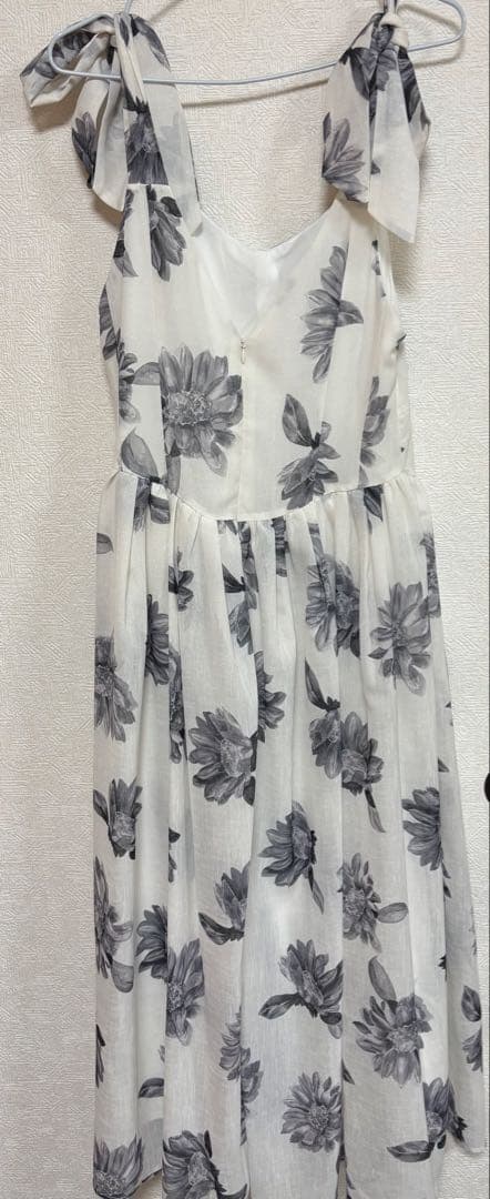 ワンピース herlipto SunflowerPrinted Midi Dress