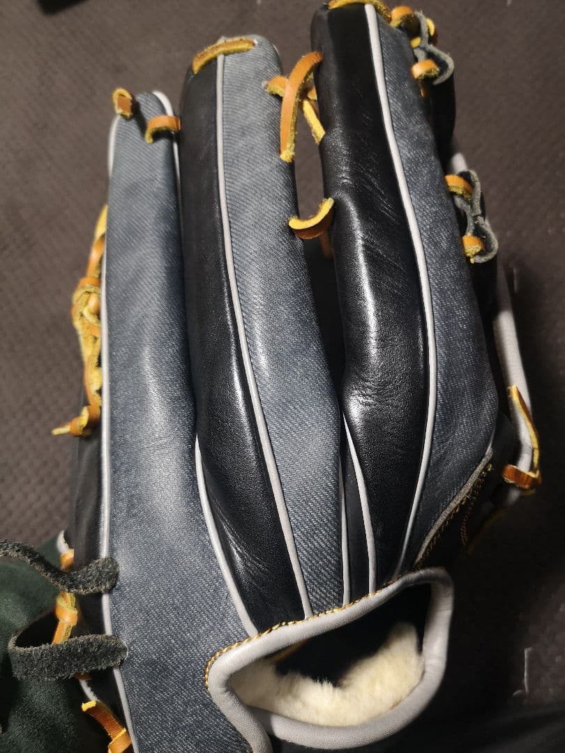 【プロフィール必読】ノーブランド 軟式 外野手用 4本指