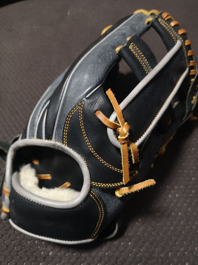 【プロフィール必読】ノーブランド 軟式 外野手用 4本指