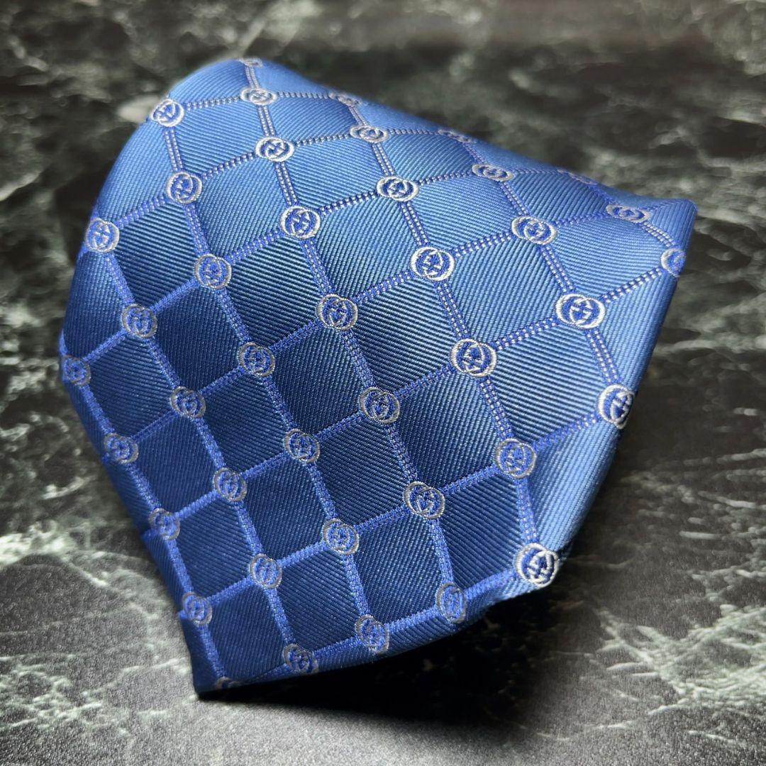 GUCCI グッチロゴ入りブルー系ネクタイ インターロイキング