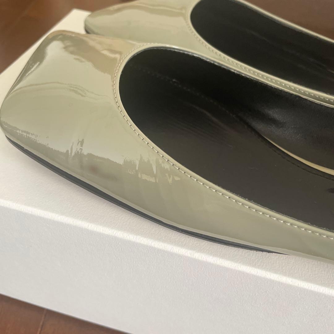 PIPPICHIC グレー ポインテッドトゥ フラットシューズ