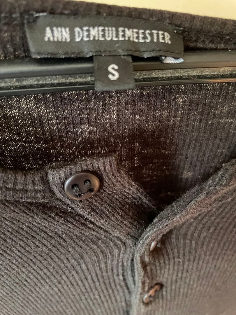 アンドゥムルメステール　ヘンリーカットソー黒