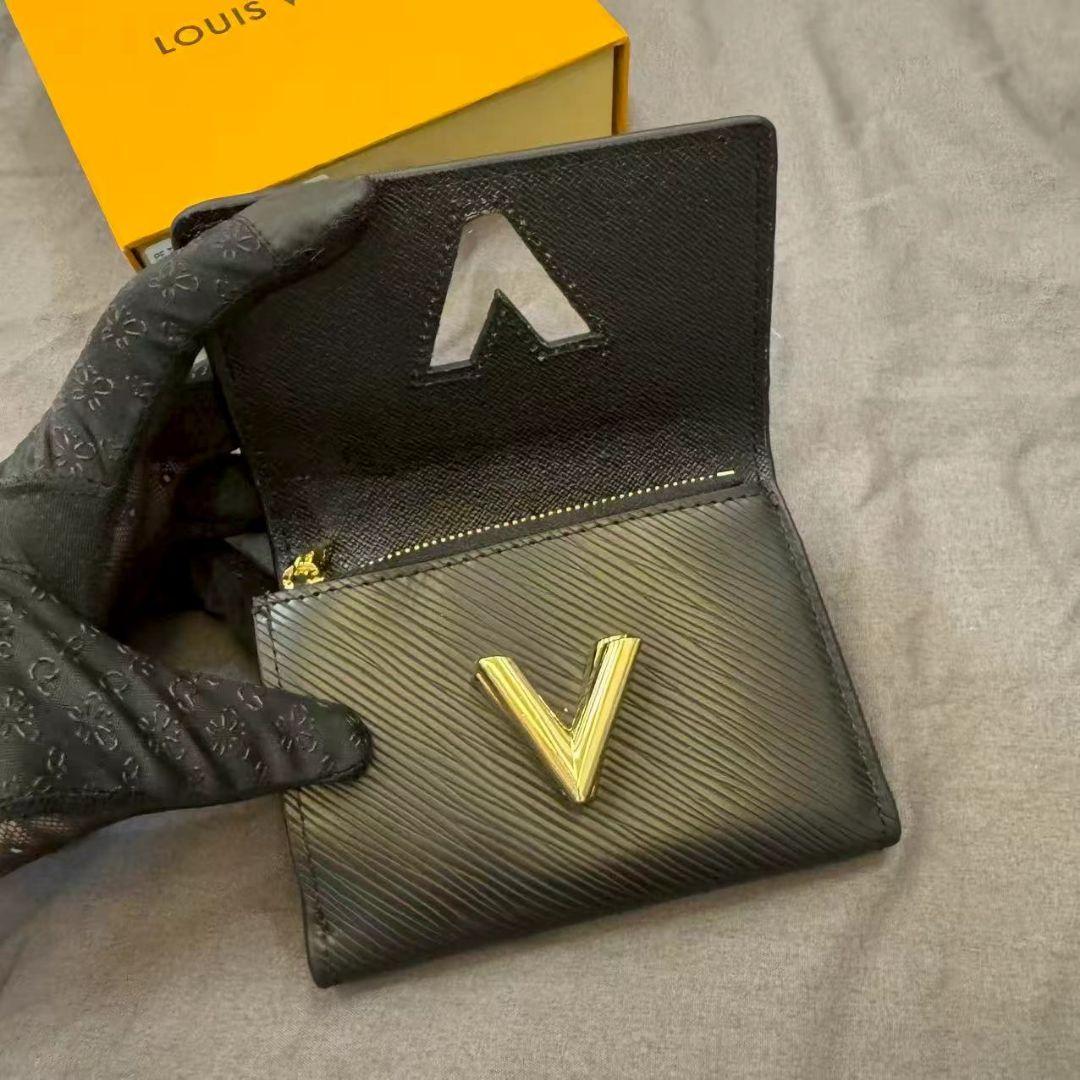 【極美品】三つ折り財布 ブラック