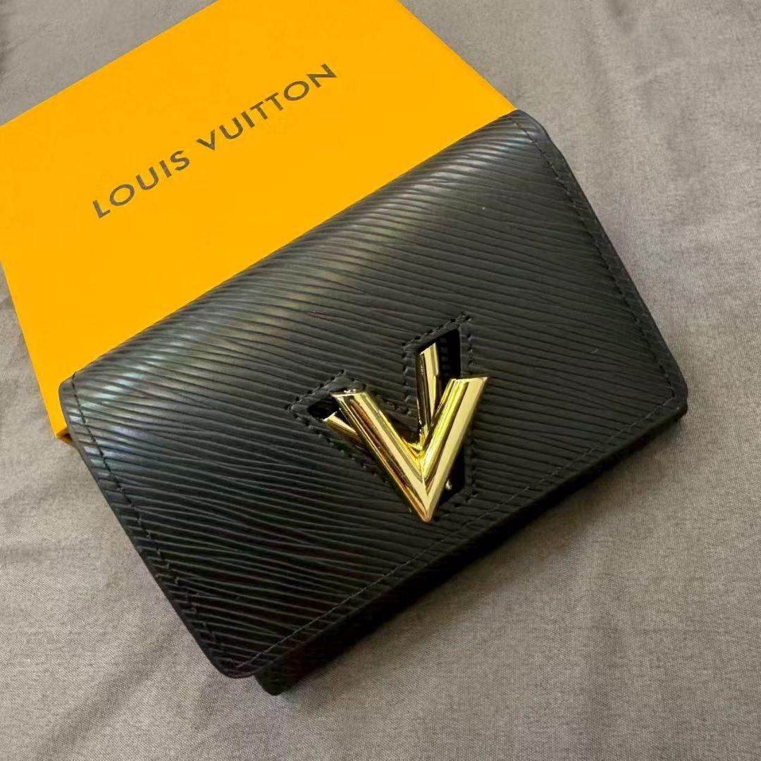 【極美品】三つ折り財布 ブラック