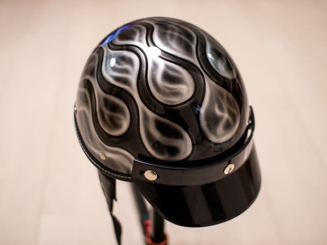 L 新品未使用　ポリヘル　ポリス　ヘルメット 黒、シルバーフレア