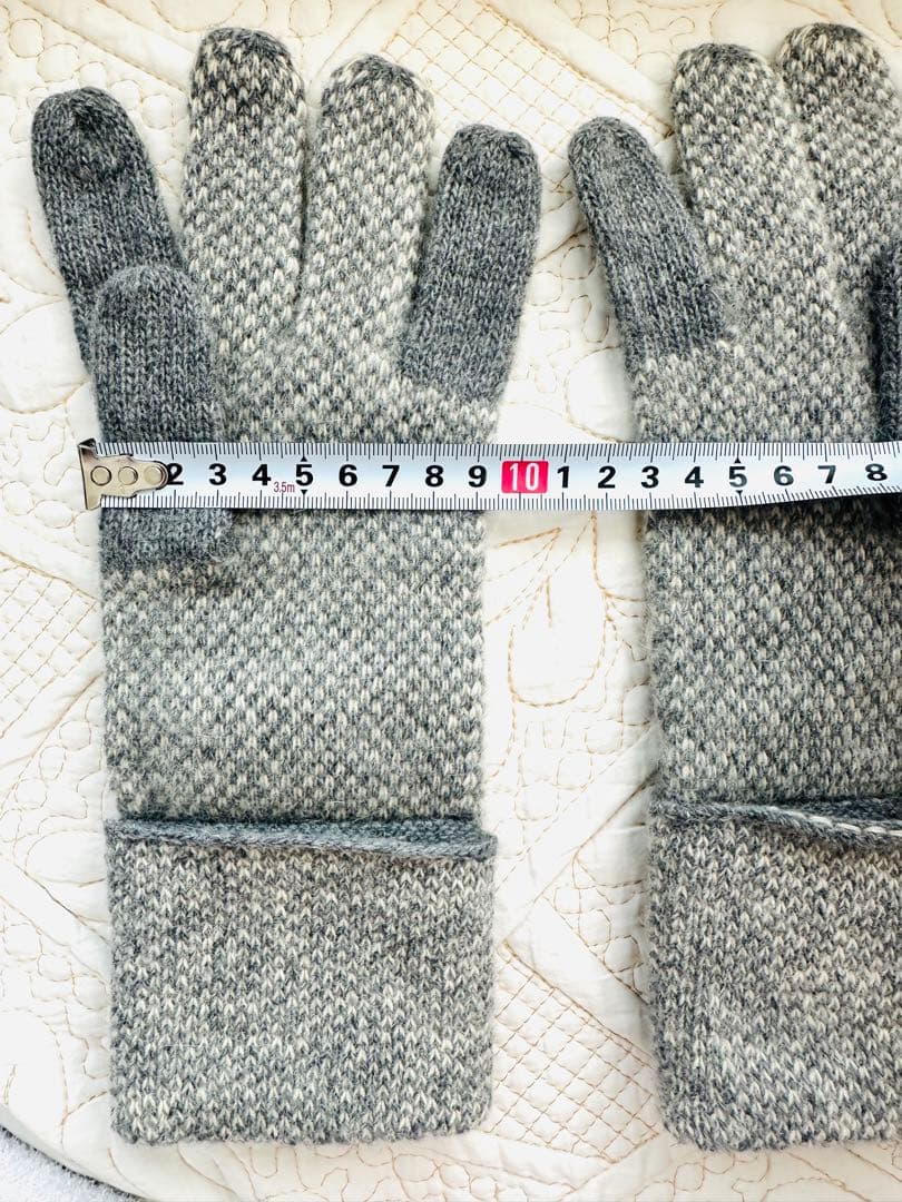 未使用FENDIフェンディロゴ手袋☆白グレーグローブズッカ柄FFアンゴラウール