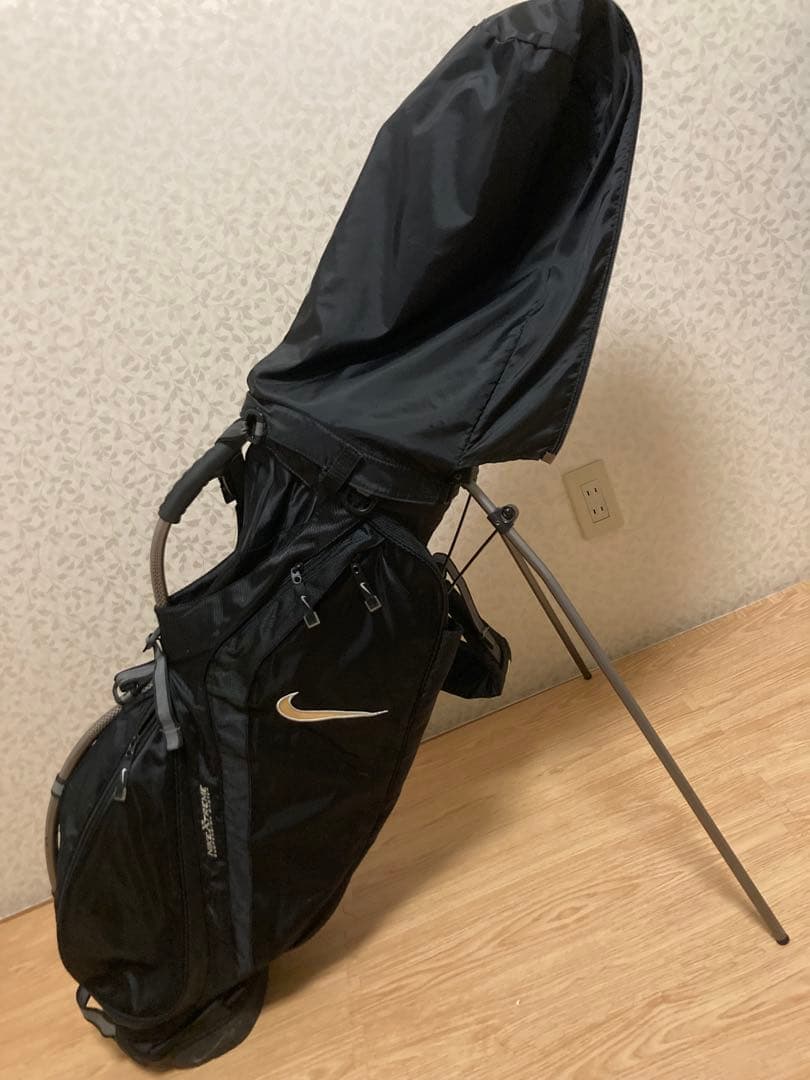 NIKE　スタンド式　キャディバッグ　ブラック　フードあり　4分割
