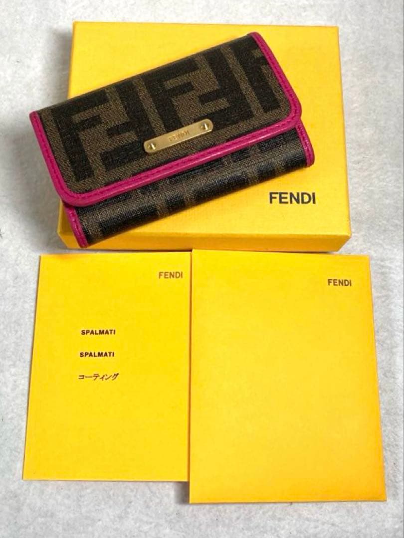 美品 フェンディ ズッカ柄 6連キーケース 箱付き
