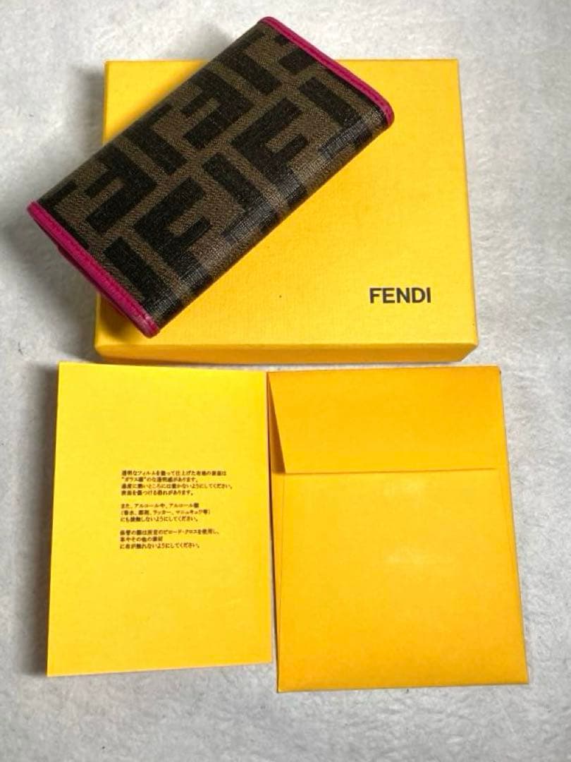 美品 フェンディ ズッカ柄 6連キーケース 箱付き