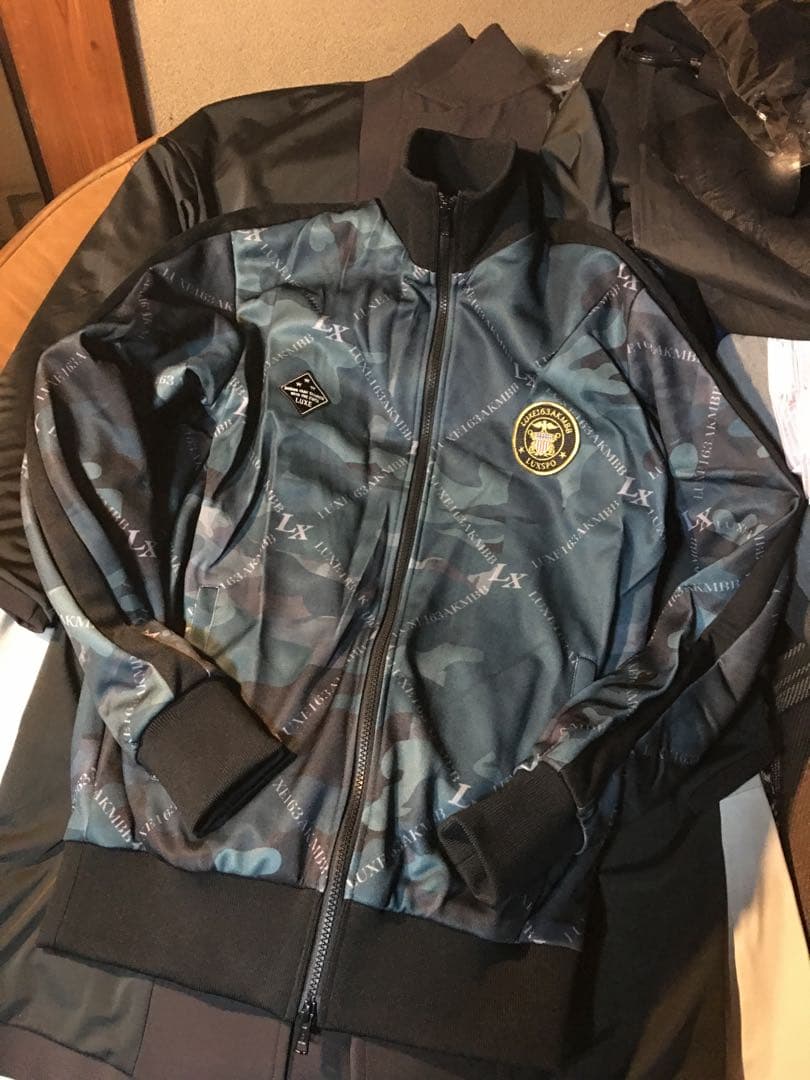 ゆうぞうゆっちAKM LUXE ZIP STAND