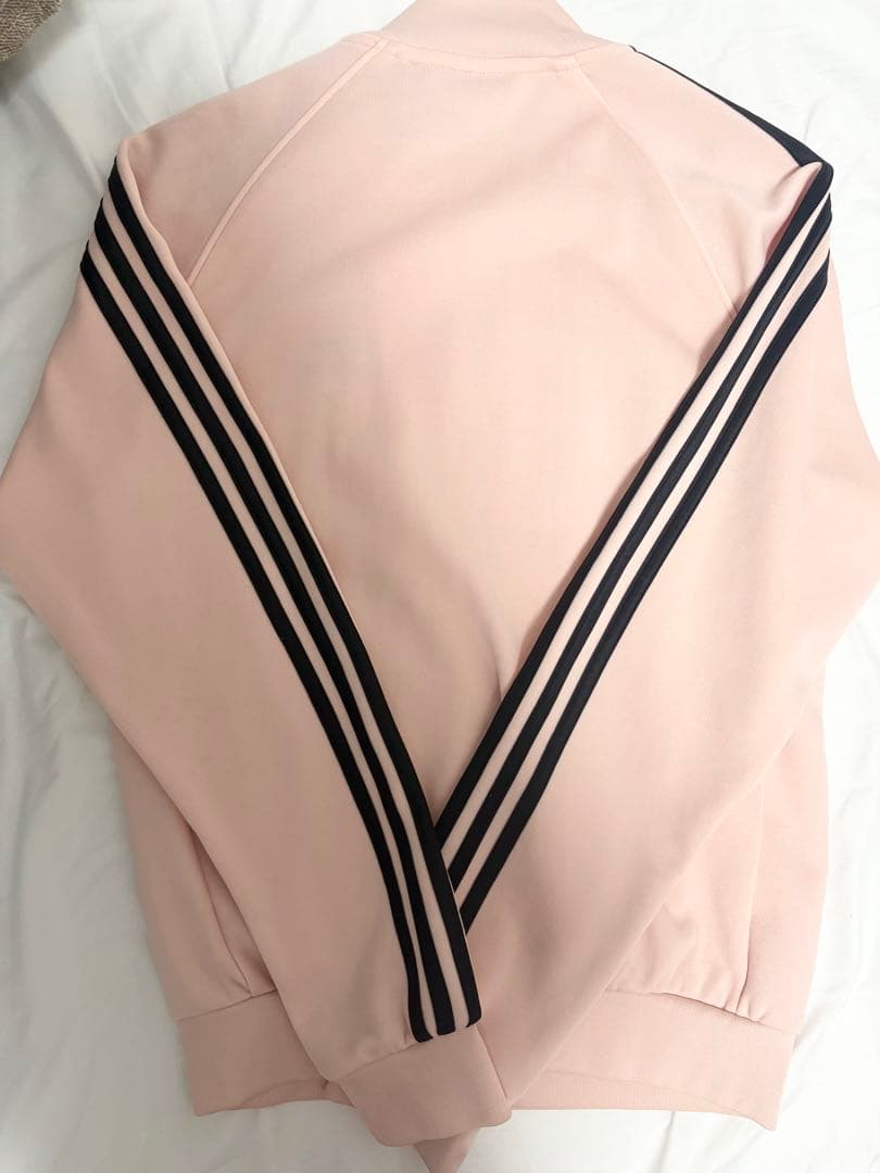 adidasoriginal ピンクパーカー