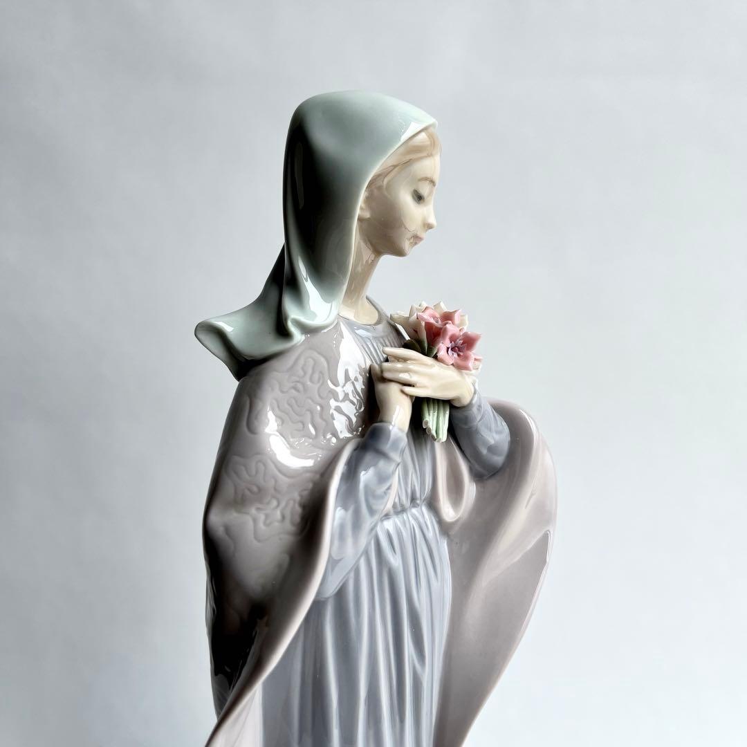 リアドロ　LLADRO 花を持つマリア　置物　陶器人形