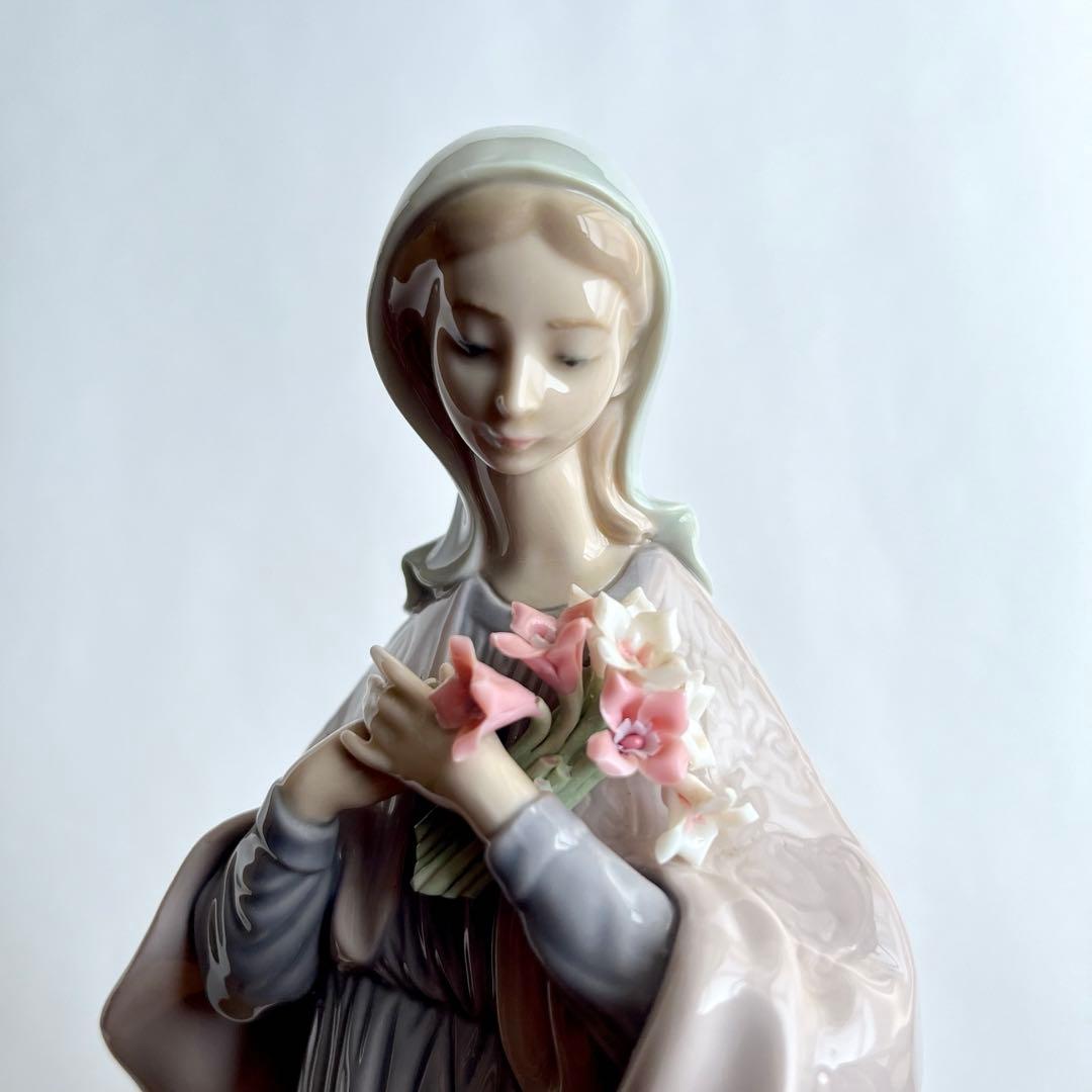 リアドロ　LLADRO 花を持つマリア　置物　陶器人形