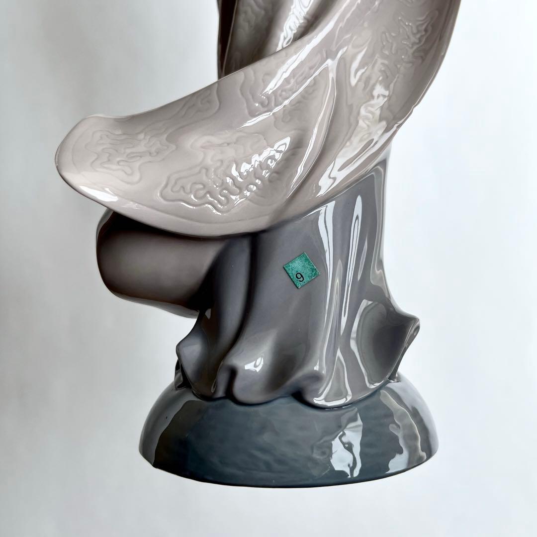 リアドロ　LLADRO 花を持つマリア　置物　陶器人形