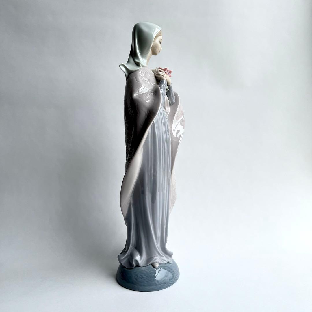 リアドロ　LLADRO 花を持つマリア　置物　陶器人形