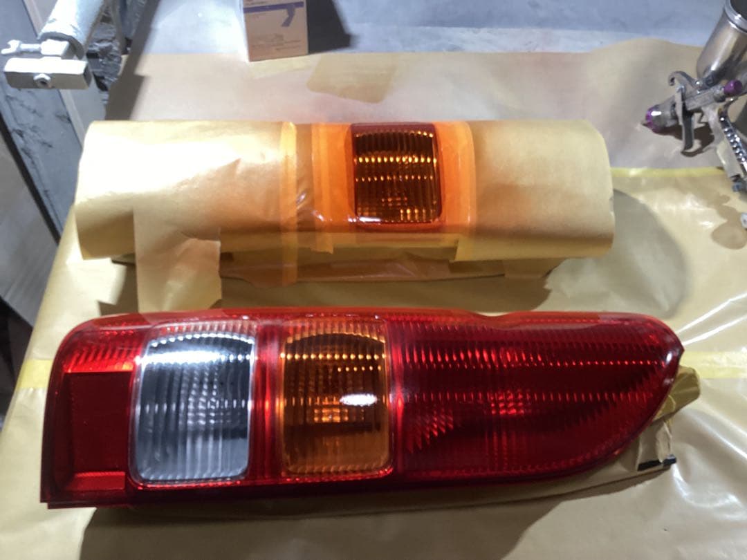 ハイエース200系3型DX純正テールランプ中古ベースグラデーションスモーク