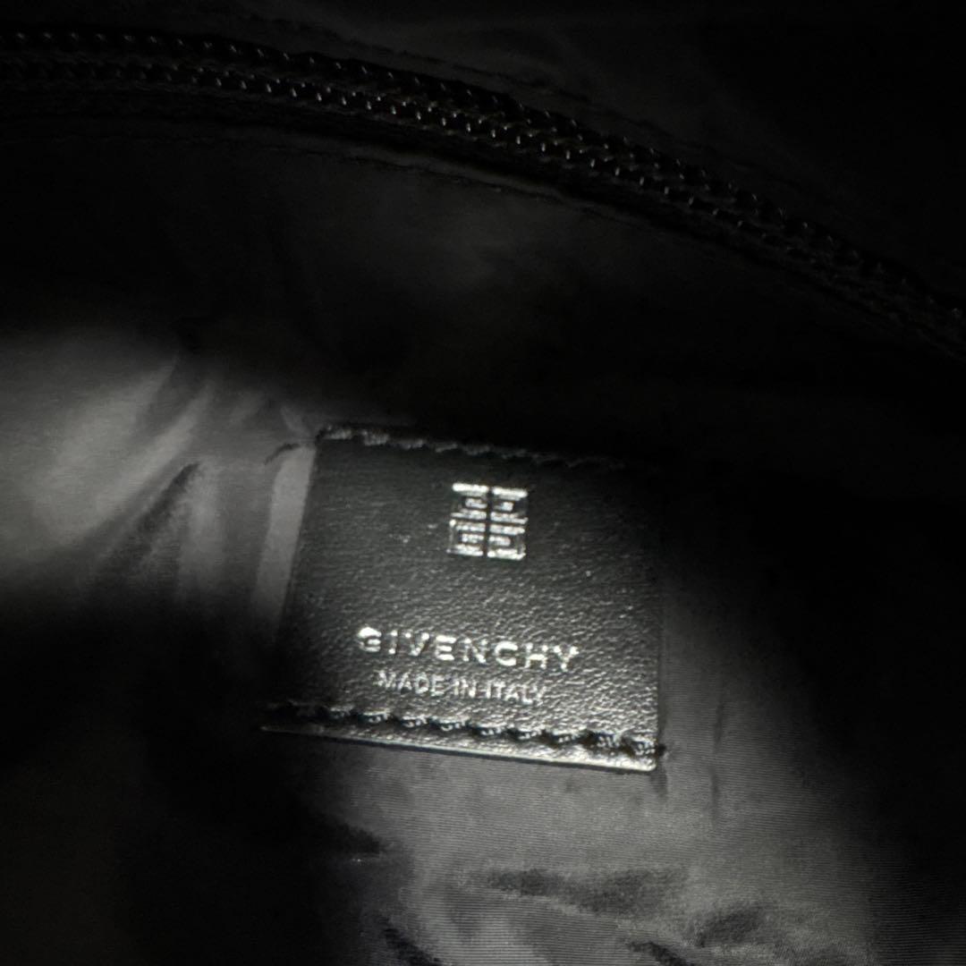 GIVENCHY ブラックナイロンバッグ