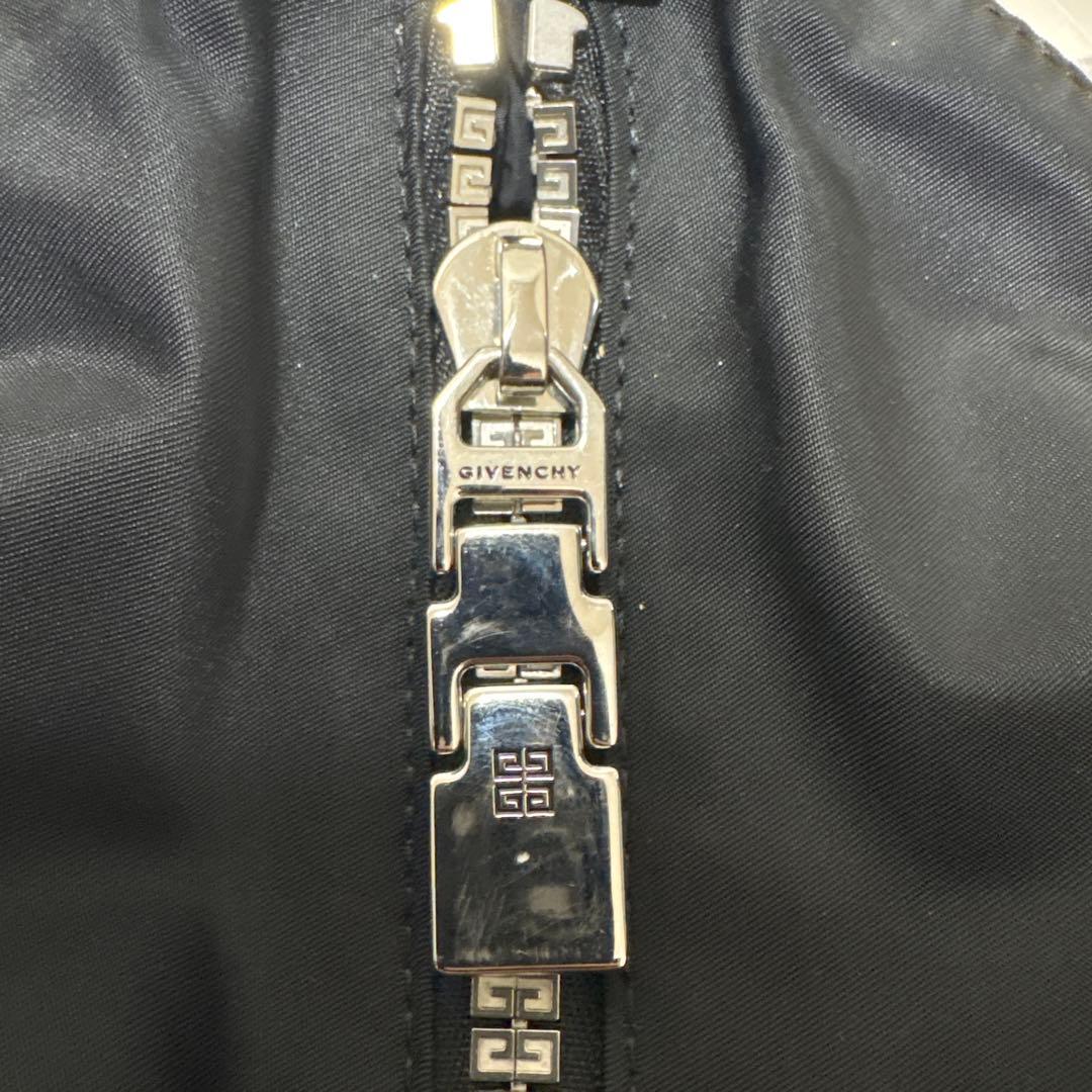 GIVENCHY ブラックナイロンバッグ