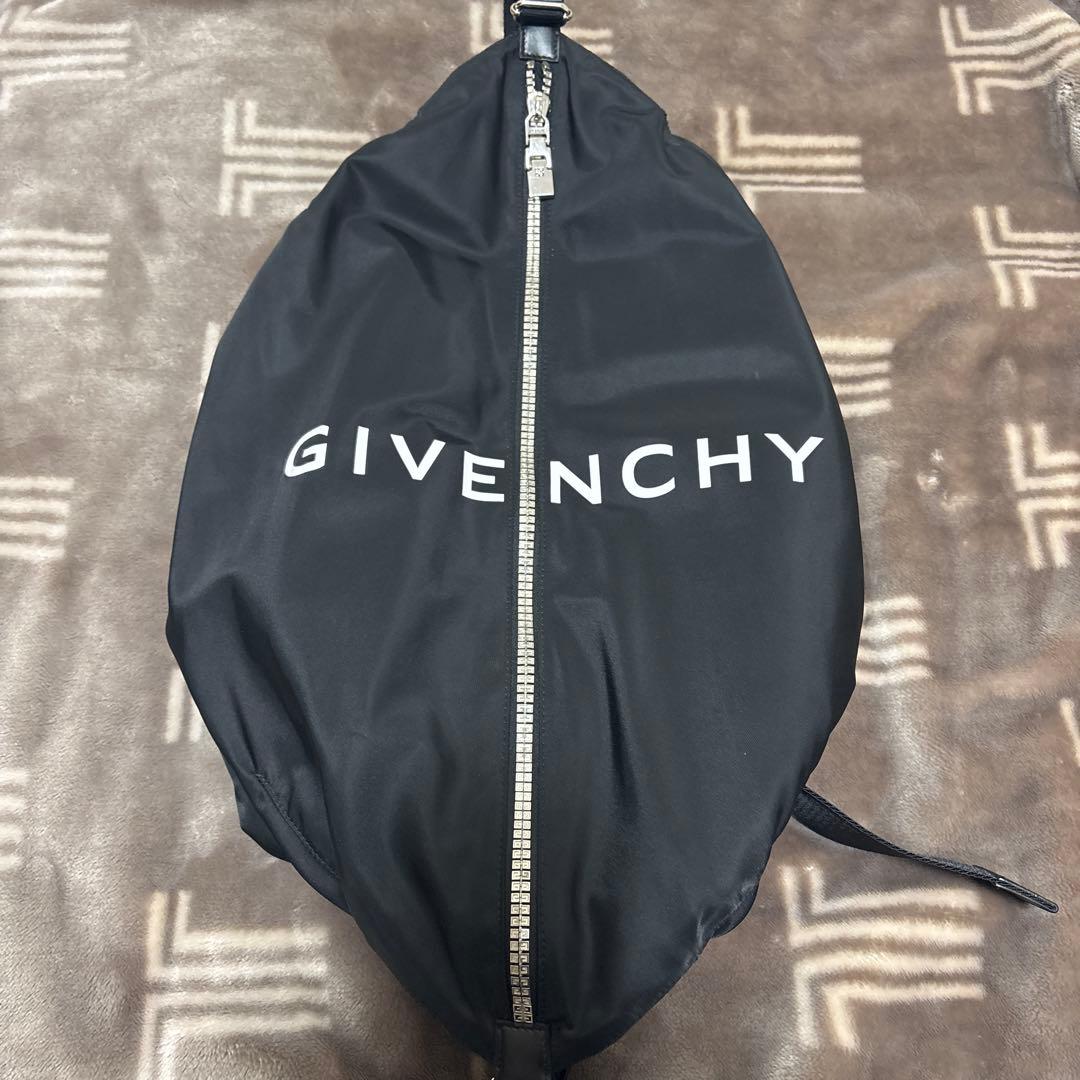 GIVENCHY ブラックナイロンバッグ