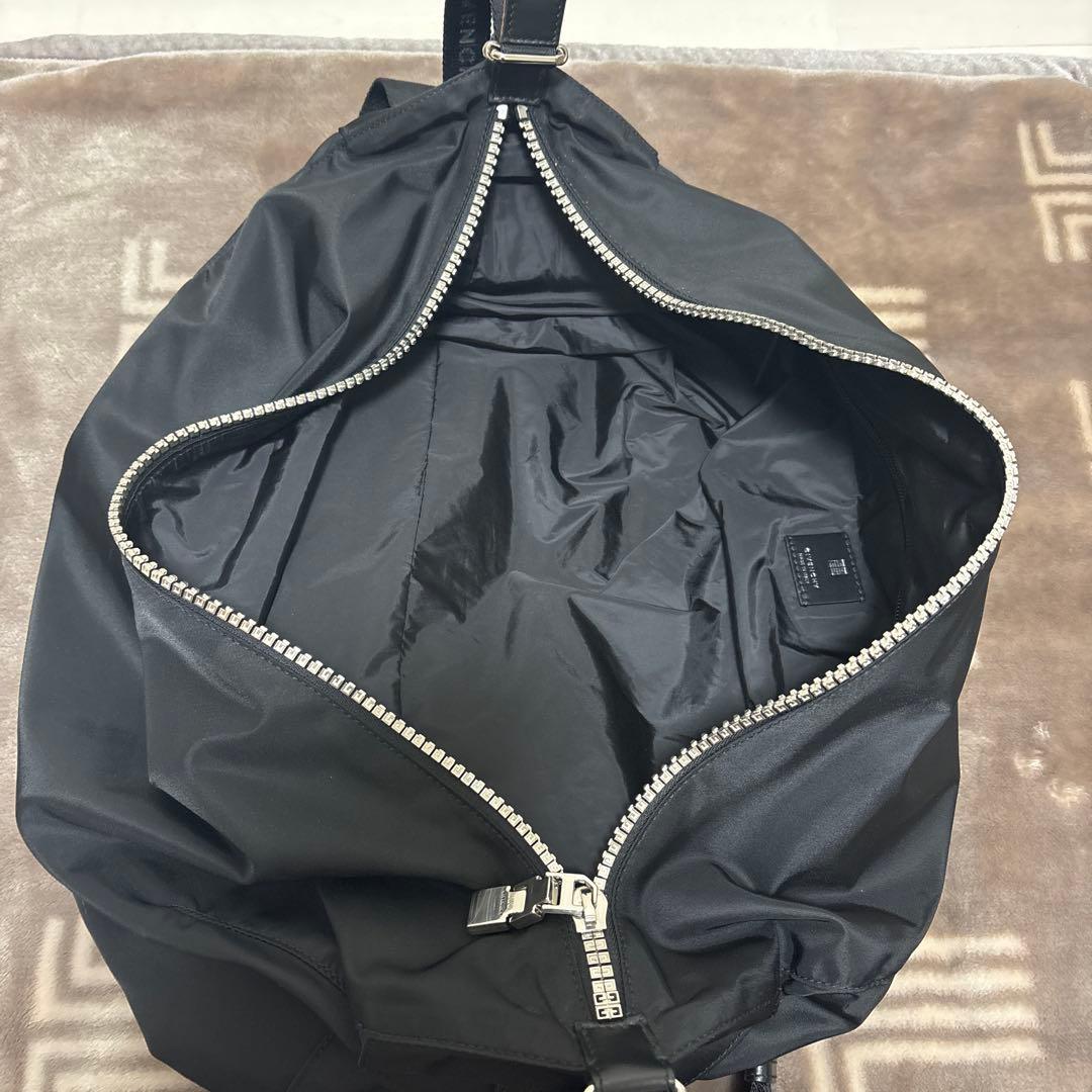 GIVENCHY ブラックナイロンバッグ