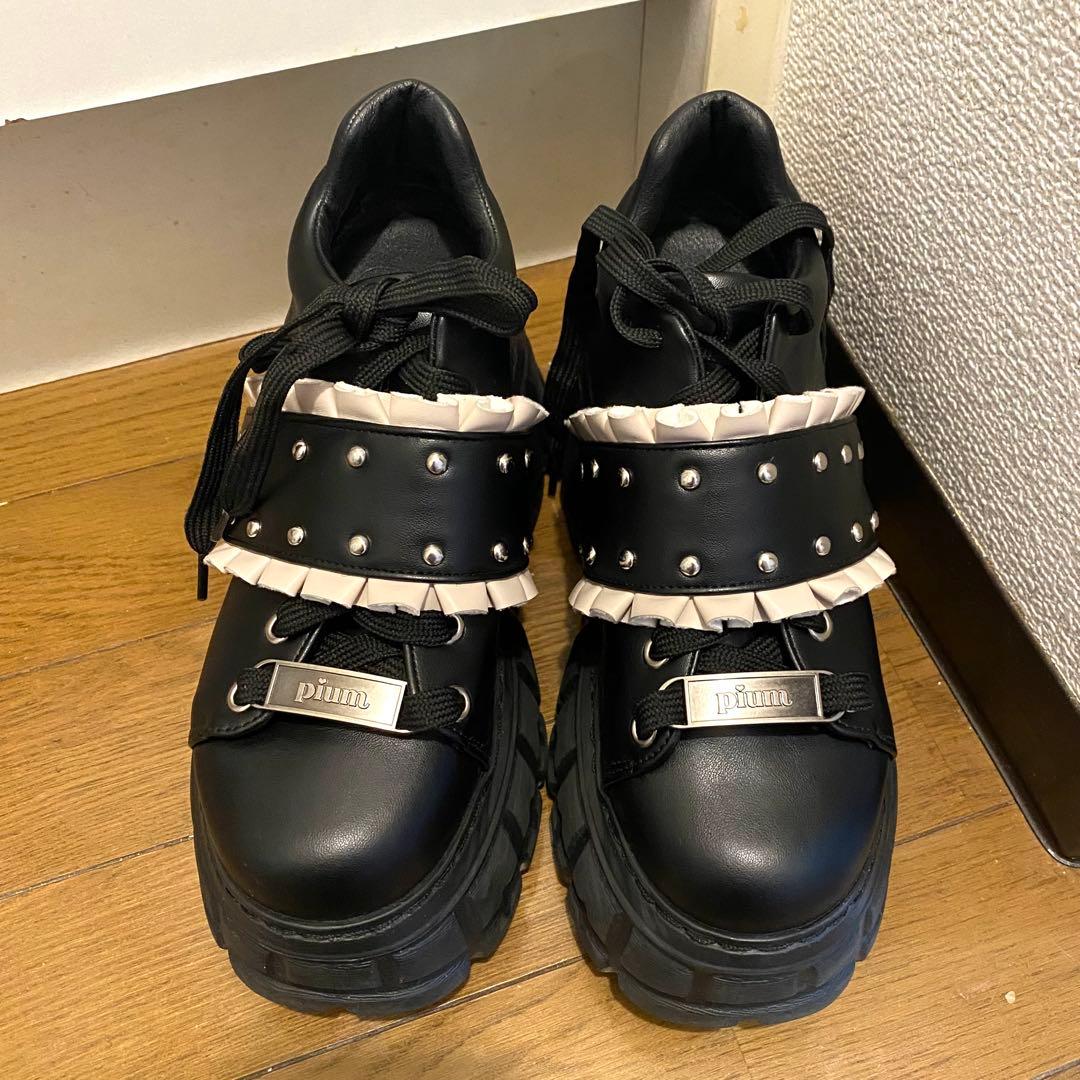 Pium フリルベルトボリュームスニーカー ピンク×ブラック Sサイズ