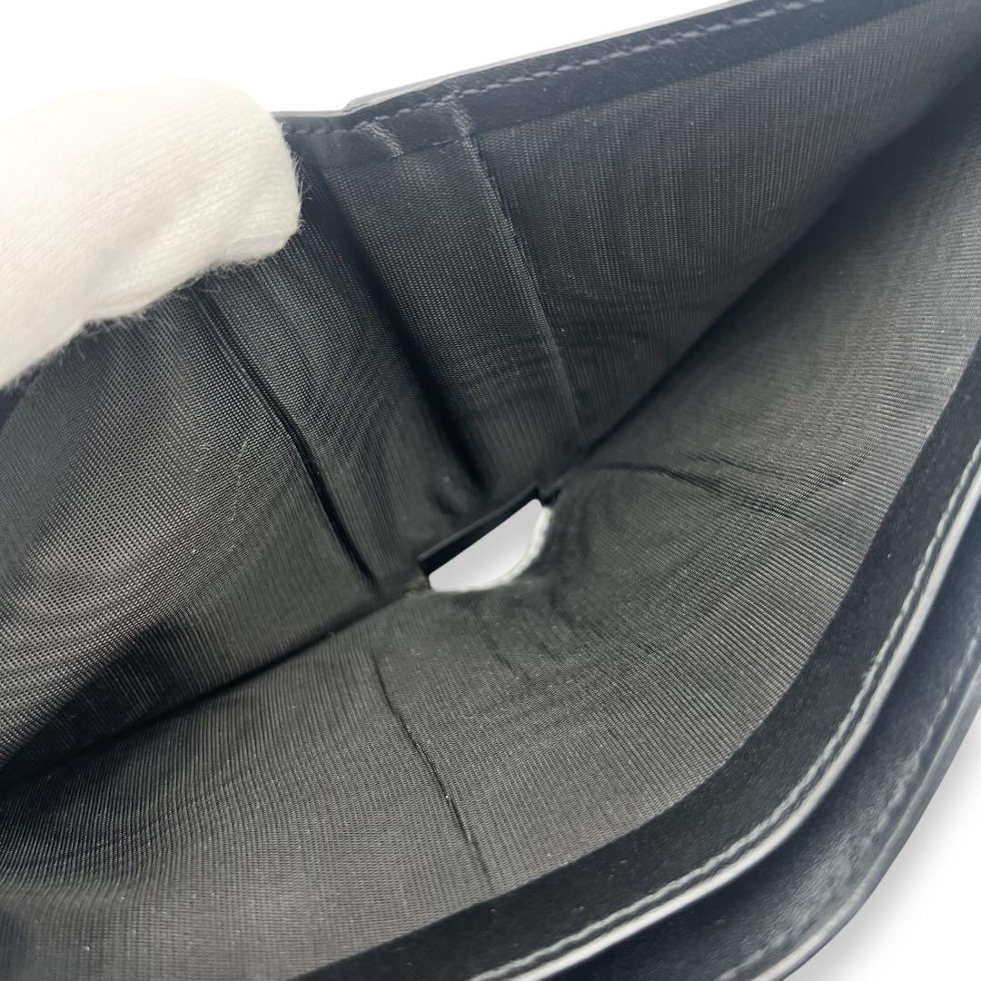 【極美品】サンローラン　レザー　札入れ　二つ折り財布　黒　ブラック　812