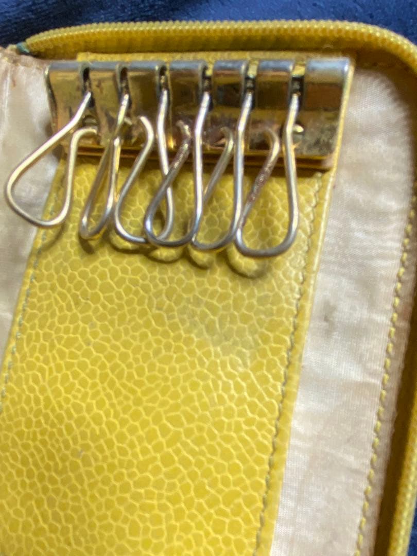 CHANEL イエロー レザー キーケース 使用感サビかなりあり難アリ箱無し