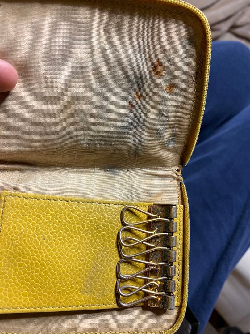 CHANEL イエロー レザー キーケース 使用感サビかなりあり難アリ箱無し