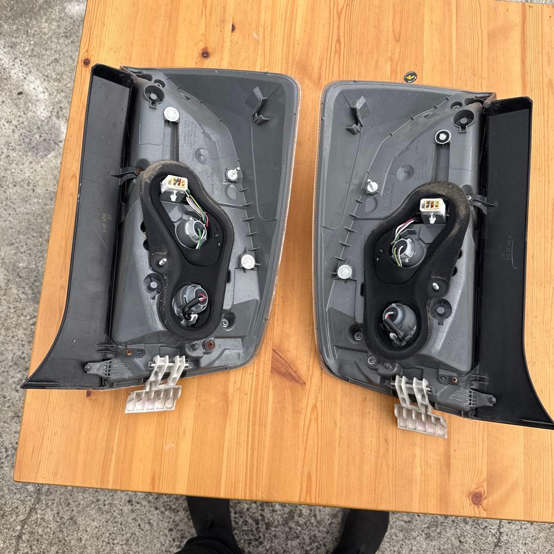 プリウス30 後期　テールランプ