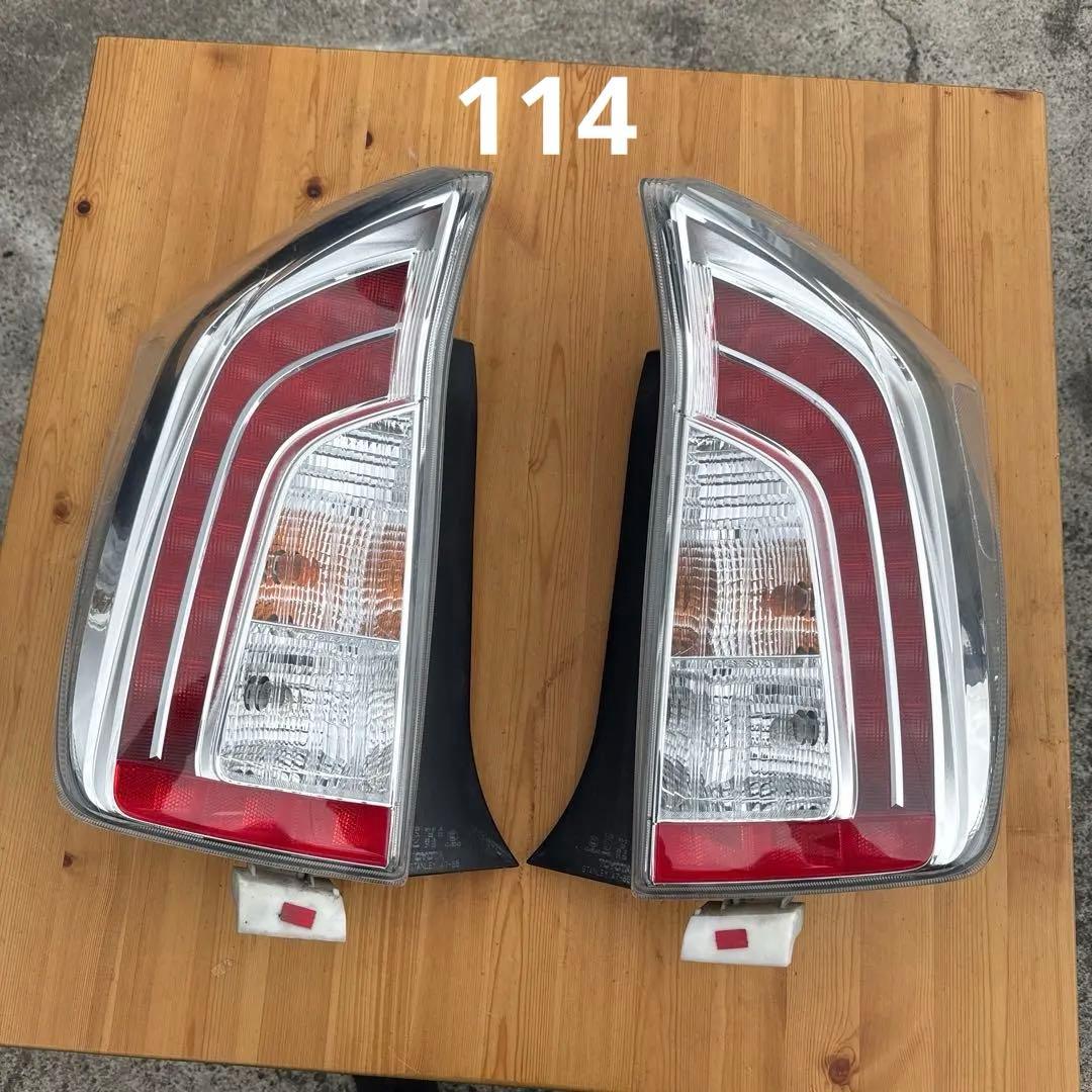 プリウス30 後期　テールランプ