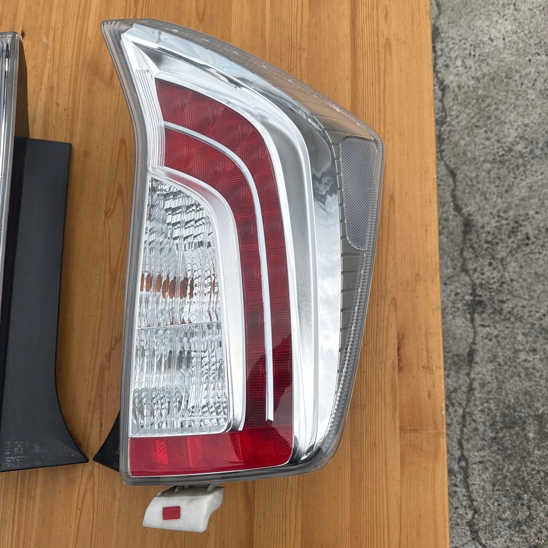 プリウス30 後期　テールランプ