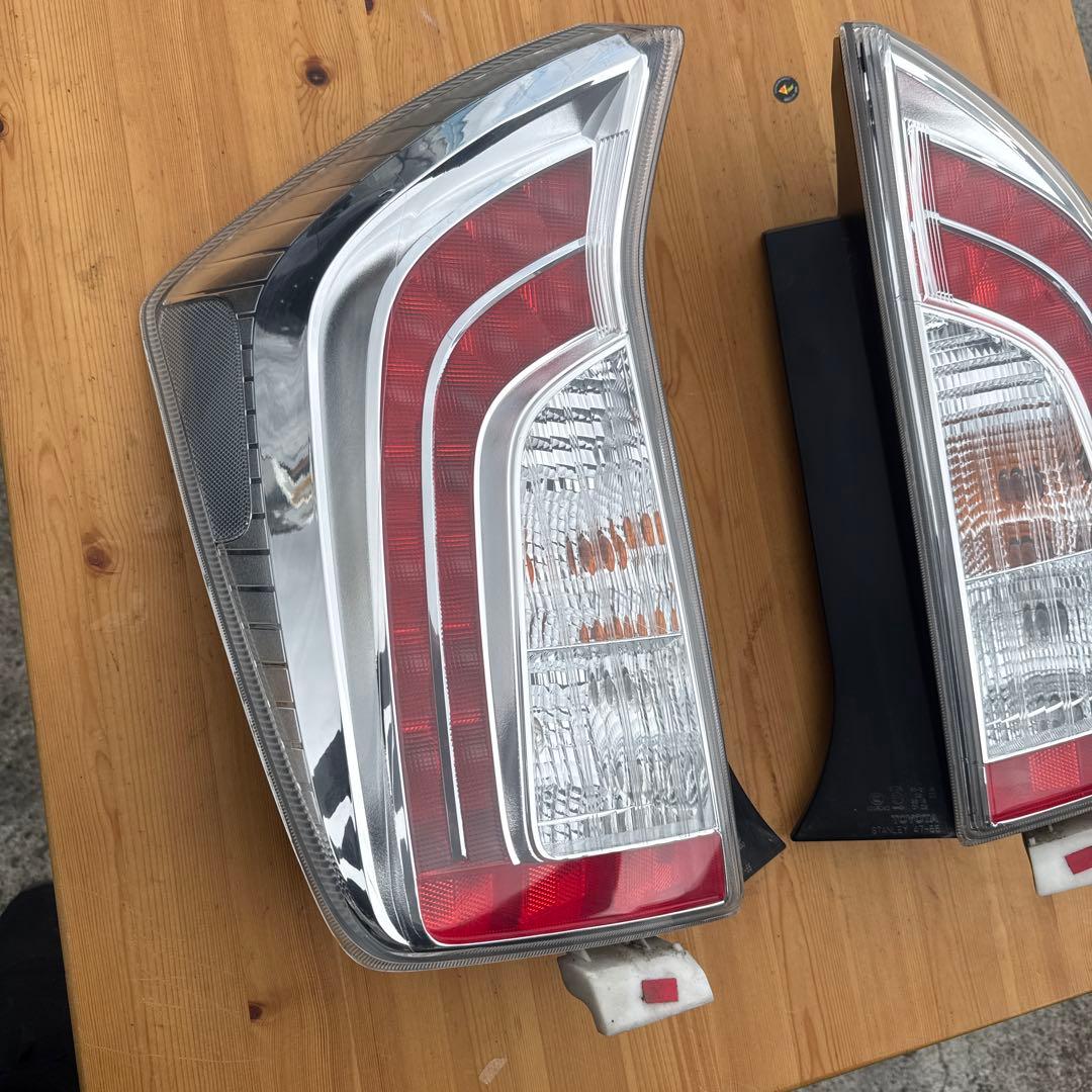 プリウス30 後期　テールランプ
