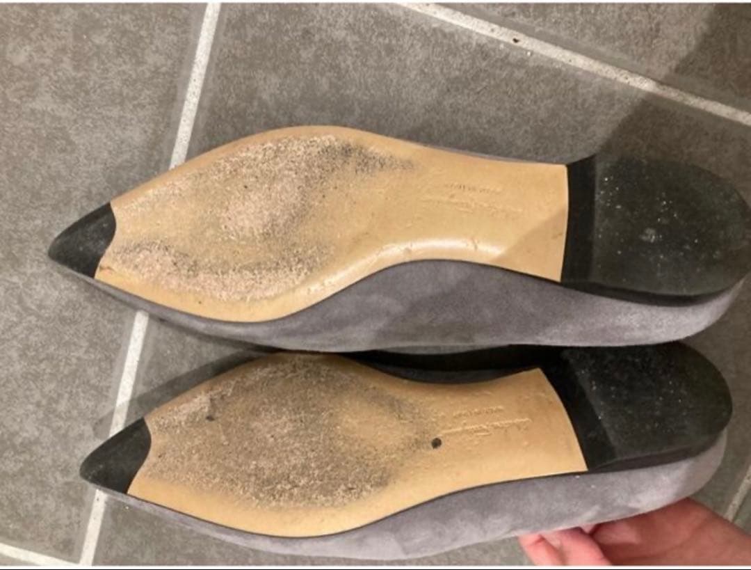 Ferragamo グレー スエード パンプス