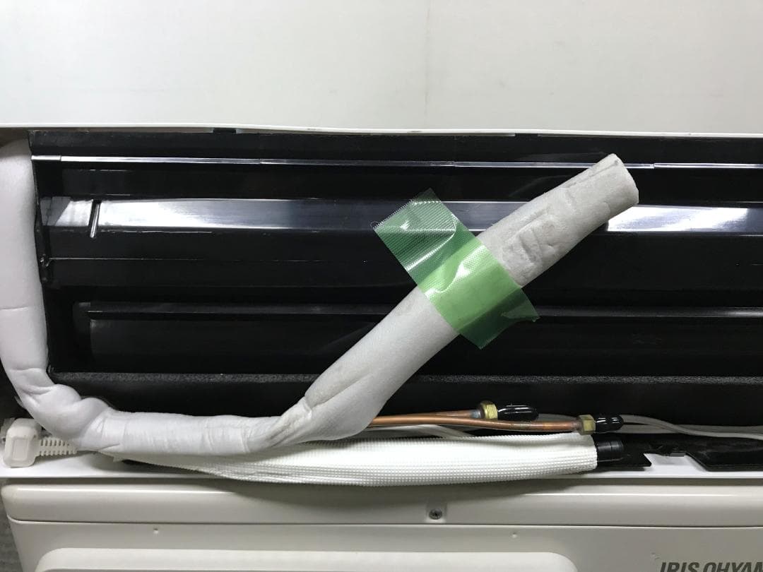 東京引取限定　アイリスルームエアコン　IRA-2204R　2020年　※背板欠品