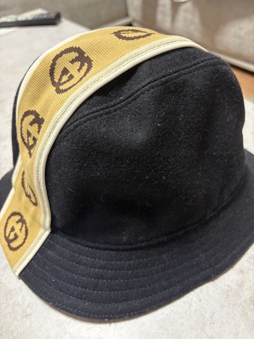 GUCCI バケットハット 黒/ベージュ