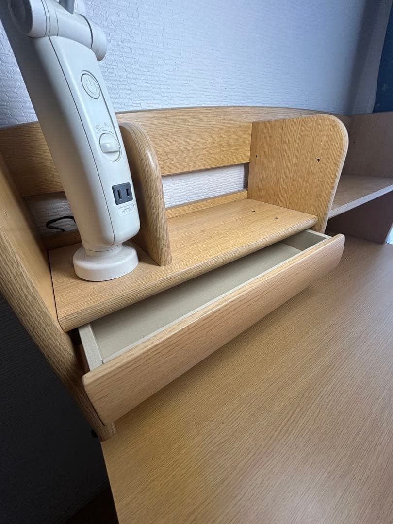 引き取り限定　学習机 デスクライト付