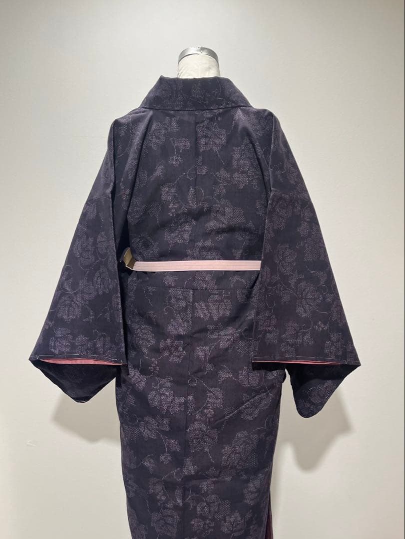 未使用しつけ極美品◇結城紬 葡萄蔦柄の小紋 亀甲 葡萄色