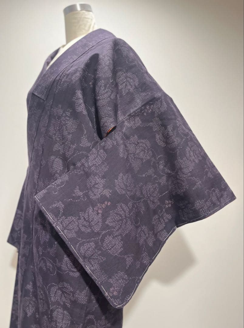 未使用しつけ極美品◇結城紬 葡萄蔦柄の小紋 亀甲 葡萄色