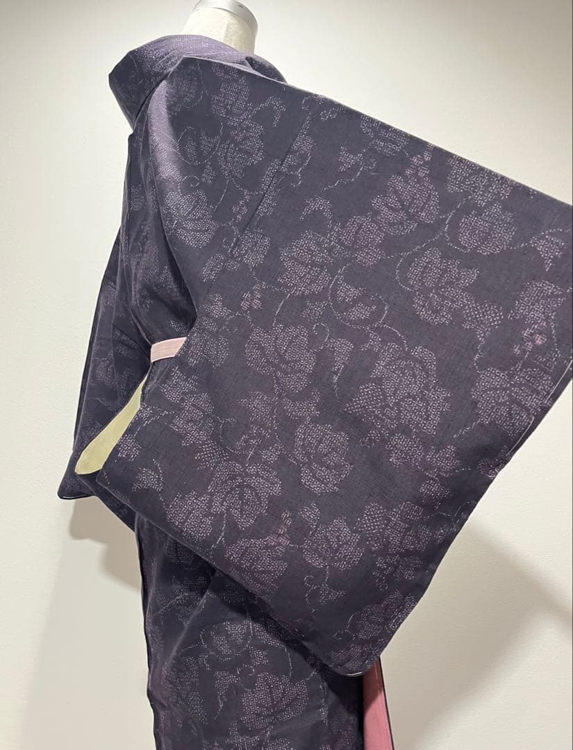 未使用しつけ極美品◇結城紬 葡萄蔦柄の小紋 亀甲 葡萄色