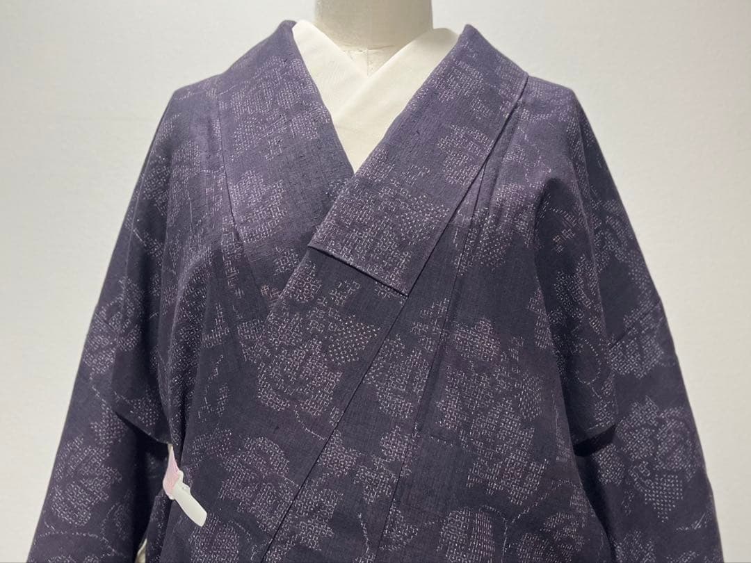 未使用しつけ極美品◇結城紬 葡萄蔦柄の小紋 亀甲 葡萄色