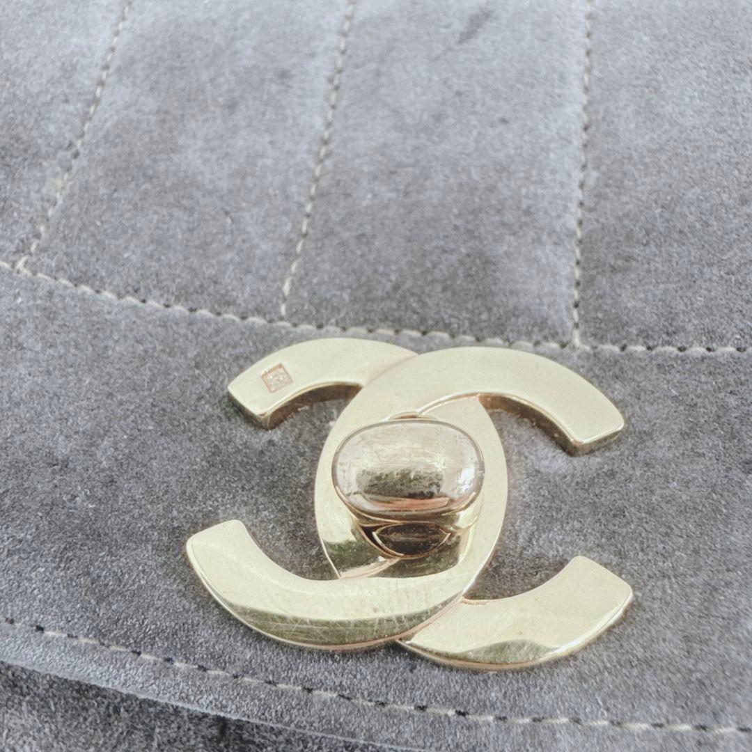 D*A様 CHANEL グレー スエード ショルダーバッグ マドモアゼル