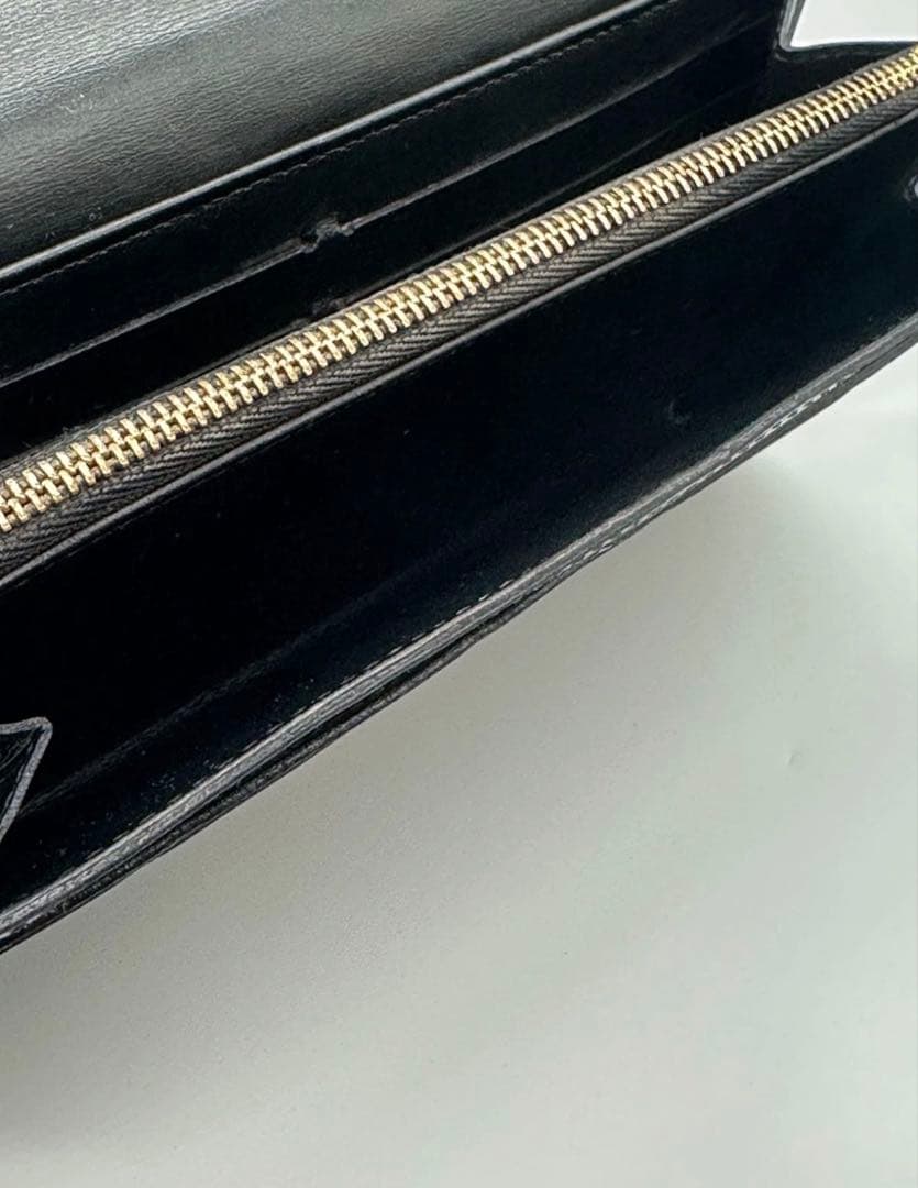 ルイヴィトン ヴェルニ ポルトフォイユ サラ　M90080