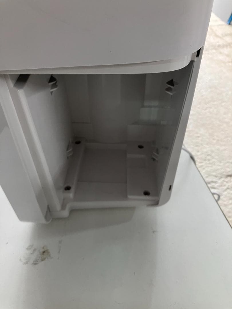 2022年製！シャープ 除湿器 CV-P71-W プラズマクラスター7000