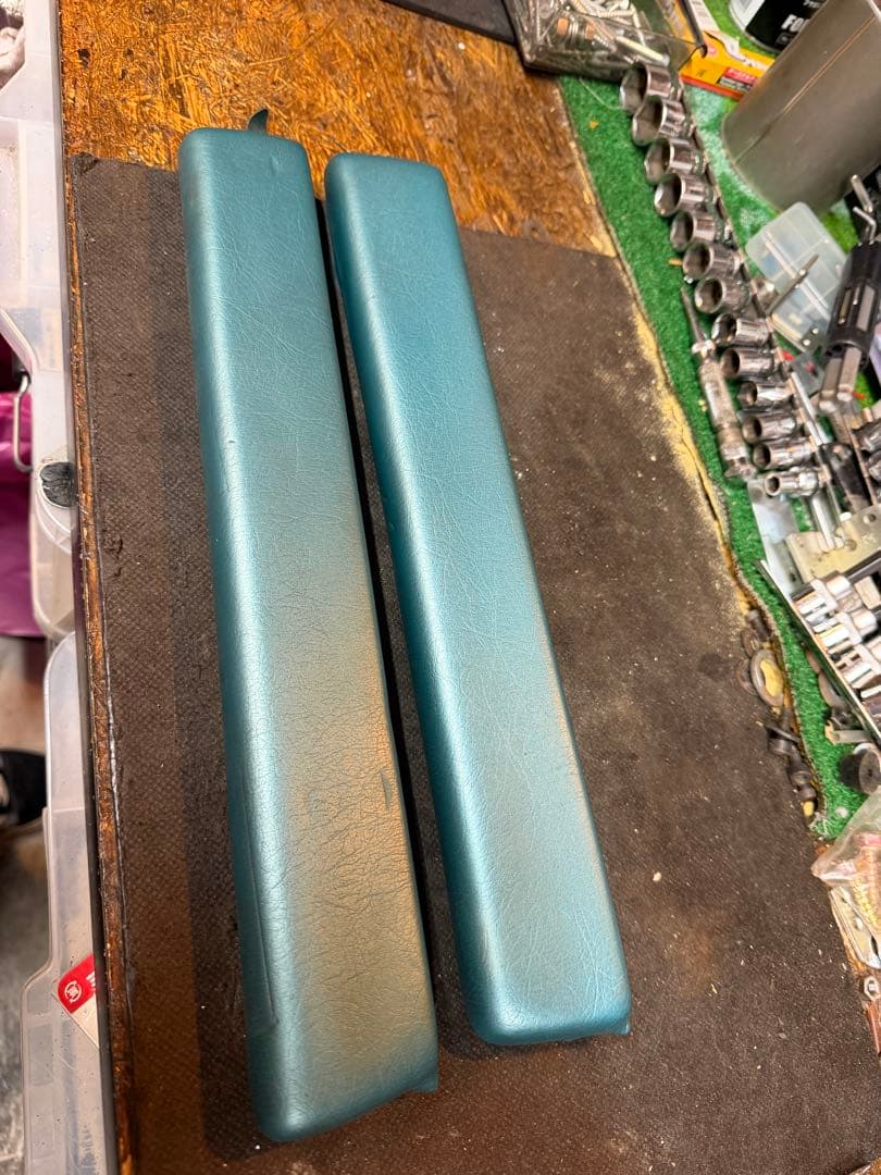 1964インパラ　左右　肘掛け　内装パーツ グリーン
